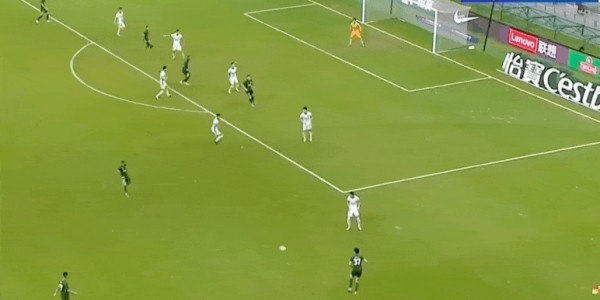 开云体育下载-0:4惨败！国安点球引发大争议，邓卓翔无奈1幕：令众多球迷动容！