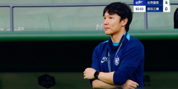 开云体育下载-0:4惨败！国安点球引发大争议，邓卓翔无奈1幕：令众多球迷动容！