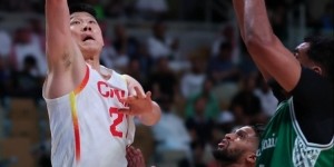 稳如磐石！胡金秋上半场5投全中砍11分6篮板 罚球1中1