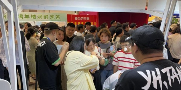 开云APP-爆单汉超！益禾堂IP“堂堂”出圈，政企联动引爆江城足球热